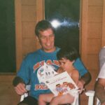 Marilou Instagram – Bonne fête mon papa. Le plus dévoué. 

Je t’aime tant. 

(la seule chose que je ne te pardonnerai jamais c’est d’avoir laissé maman me coiffer comme sur la dernière image!!) 

@johnnybizbiz @lisedupuis