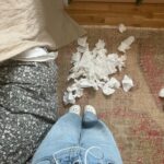 Marilou Instagram – Mi-avril dump. 

De la passion de ma grande pour Martine, au moment où j’ai réalisé qu’on n’est plus – toujours – malade comme durant les années de la petite enfance et que c’est génial. 

De ma première répétition avec mon band à l’éclipse. 

D’une immersion dans l’art visuel avec une petite perle, au début des tournages de (insérez le nom ici parce que je ne peux le faire moi).

Pour finir avec l’œuvre d’une psychanalyste qui me touche profondément, surtout après les années que je viens de vivre au plan personnel. Que ce qui ressemble à des mots ne dise vraiment rien ou absolument tout @galerie_c.o.a 

🫶