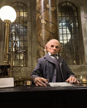 Mariloup Wolfe Instagram - Même si c’est mon métier que de faire des films, je trouve toujours très impressionnant de voir l’envers du décor de films. Et à Londres, il est possible de visiter les studios où ils ont tourné tous les Harry Potter! Un monde vraiment impressionnant d’imagination, de création, de grandiose… juste wow! 🧙🎬🕯️🧹🪄✨