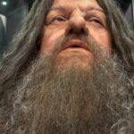 Mariloup Wolfe Instagram – Même si c’est mon métier que de faire des films, je trouve toujours très impressionnant de voir l’envers du décor de films. Et à Londres, il est possible de visiter les studios où ils ont tourné tous les Harry Potter! Un monde vraiment impressionnant d’imagination, de création, de grandiose… juste wow! 🧙🎬🕯️🧹🪄✨