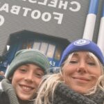 Mariloup Wolfe Instagram – Notre super soirée au match de football de Chelsea vs Manchester United! Quelle expérience! ⚽️ Les fans étaient très intenses!!! 😂😳 @mirowolfe