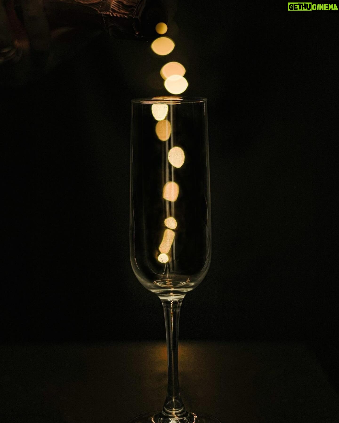 Mariloup Wolfe Instagram - ✨🥂OYÉ OYÉ🥂✨ 🍾Avez-vous vos plans pour le Nouvel An? 🍾 J’ai une bonne nouvelle pour vous, il nous reste encore quelques tables de libre pour vous accueillir au Roseline ce dimanche le 31 pour célébrer la nouvelle année tous ensemble!! Ce serait génial! 🤍 Pensez-y!! Réveillon gastronomique Menu 8 services 🤩 Signé @collyeralexandre Quatuor Jazz 🎶🎵 @le.roseline