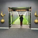 Mariloup Wolfe Instagram – Qu’est-ce qu’on ferait pas pour ses enfants?! 😜⚽️ @mirowolfe @tottenhamhotspurstadium