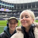 Mariloup Wolfe Instagram – Qu’est-ce qu’on ferait pas pour ses enfants?! 😜⚽️ @mirowolfe @tottenhamhotspurstadium