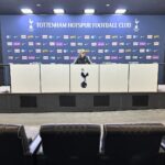 Mariloup Wolfe Instagram – Qu’est-ce qu’on ferait pas pour ses enfants?! 😜⚽️ @mirowolfe @tottenhamhotspurstadium