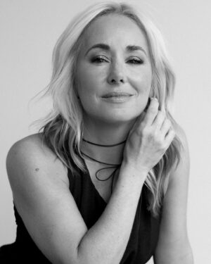 Mariloup Wolfe Instagram - Et maintenant quelques noir et blanc dans l’œil de la caméra de @mariphotographe 🖤

Pour le @7joursmagazine 
Coiffure: Romain Le Moellic @romainlemoellic 
Maquillage: Jean-François Casselman-Dupont @jeanfrancoiscd 
Styliste: Mylène Dufresne @mylenestyliste @huguesbergevin