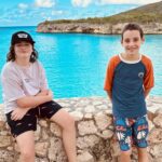 Mariloup Wolfe Instagram – Un peu de soleil aujourd’hui!!! 🌴☀️ À la vôtre! 🍹