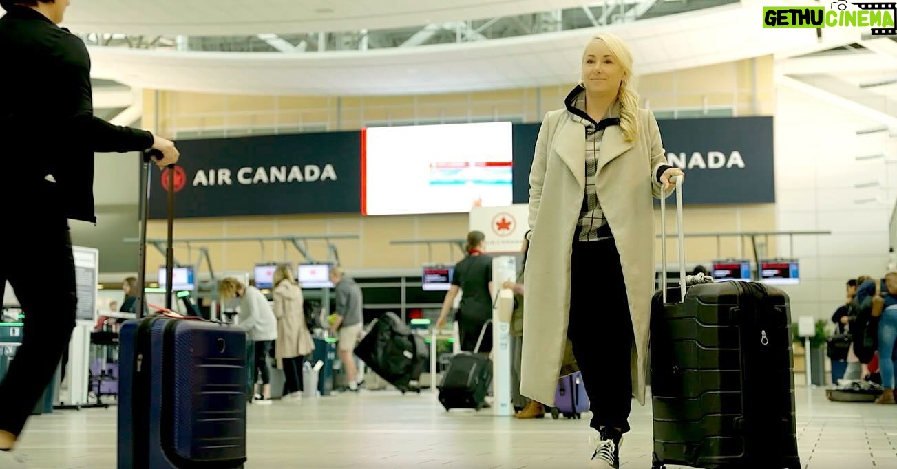 Mariloup Wolfe Instagram - J’adore voyager! Et cette année, Le Grand Move en Amérique m’a permis de voyager tout plein partout en Amérique. Pour aller rencontrer nos familles québécoises qui ont fait Le Grand Move, mon équipe et moi avons eu le privilège de voyager aux 4 coins de l’Amérique avec notre super partenaire Air Canada. Avec nos nombreuses valises, on s’est rendus dans l’Ouest canadien, en Californie, en Floride, au Mexique, au Nicaragua et au Costa Rica. Ça m’a touché de voir que les Québécois sont toujours fiers de leurs racines, de leur langue, même lorsqu’ils vivent leur vie rêvée ailleurs dans le monde. Un immense merci à la grande famille Air Canada qui a rendu tous ces déplacements simples, agréables et efficaces. J’ai déjà hâte au prochain voyage avec Air Canada! @aircanada @canalvie @legrand move #Unairdecheznous #AirCanada #LeGrandMove