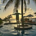 Mariloup Wolfe Instagram – Un peu de soleil aujourd’hui!!! 🌴☀️ À la vôtre! 🍹