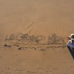 Mariloup Wolfe Instagram – J’adore voyager!
Et cette année, Le Grand Move en Amérique m’a permis de voyager tout plein partout en Amérique.

Pour aller rencontrer nos familles québécoises qui ont fait Le Grand Move, mon équipe et moi avons eu le privilège de voyager aux 4 coins de l’Amérique avec notre super partenaire Air Canada.

Avec nos nombreuses valises, on s’est rendus dans l’Ouest canadien, en Californie, en Floride, au Mexique, au Nicaragua et au Costa Rica. 
Ça m’a touché de voir que les Québécois sont toujours fiers de leurs racines, de leur langue, même lorsqu’ils vivent leur vie rêvée ailleurs dans le monde.

Un immense merci à la grande famille Air Canada qui a rendu tous ces déplacements simples, agréables et efficaces.

J’ai déjà hâte au prochain voyage avec Air Canada!

@aircanada @canalvie @legrand move
#Unairdecheznous #AirCanada #LeGrandMove