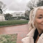 Mariloup Wolfe Instagram – Aujourd’hui sous la pluie, j’ai découvert la magnifique ville de Washington où les cerisiers étaient tous en fleur! 🌸 Vive le printemps! Ce qui m’a aussi marqué c’est le nombre et la beauté des bâtiments historiques. En plus que tous leurs musées sont sur la même rue et sont gratuits!!!!! C’est-tu pas merveilleux!!! Toute cette journée de découverte dans le but de venir présenter mon film Cœur de Slush invitée par le Bureau du Québec à Washington dans le cadre du mois de la francophonie! Merci pour cette belle invitation!!! 💙