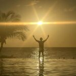 Mariloup Wolfe Instagram – Le bonheur de débuter l’année au soleil avec les deux petits hommes de ma vie! 👬❤️✨🌴☀️