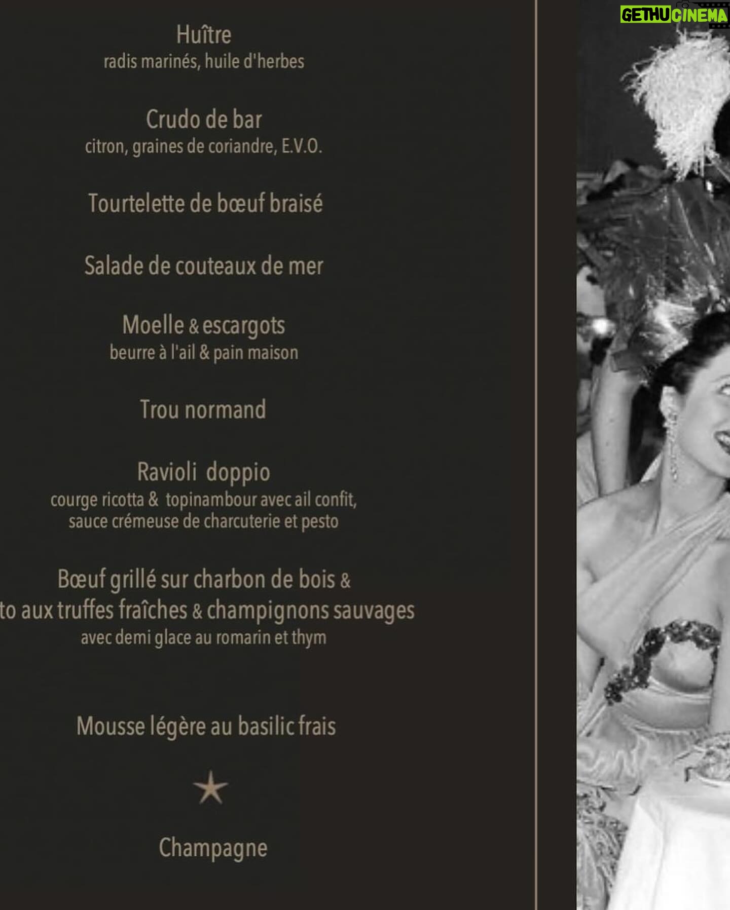Mariloup Wolfe Instagram - ✨🥂OYÉ OYÉ🥂✨ 🍾Avez-vous vos plans pour le Nouvel An? 🍾 J’ai une bonne nouvelle pour vous, il nous reste encore quelques tables de libre pour vous accueillir au Roseline ce dimanche le 31 pour célébrer la nouvelle année tous ensemble!! Ce serait génial! 🤍 Pensez-y!! Réveillon gastronomique Menu 8 services 🤩 Signé @collyeralexandre Quatuor Jazz 🎶🎵 @le.roseline