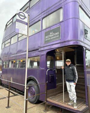 Mariloup Wolfe Instagram - Même si c’est mon métier que de faire des films, je trouve toujours très impressionnant de voir l’envers du décor de films. Et à Londres, il est possible de visiter les studios où ils ont tourné tous les Harry Potter! Un monde vraiment impressionnant d’imagination, de création, de grandiose… juste wow! 🧙🎬🕯️🧹🪄✨