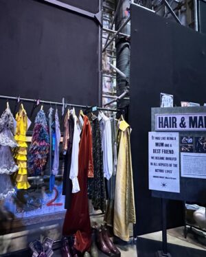 Mariloup Wolfe Instagram - Même si c’est mon métier que de faire des films, je trouve toujours très impressionnant de voir l’envers du décor de films. Et à Londres, il est possible de visiter les studios où ils ont tourné tous les Harry Potter! Un monde vraiment impressionnant d’imagination, de création, de grandiose… juste wow! 🧙🎬🕯️🧹🪄✨