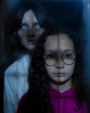 Marilyn Lima Instagram - Le rêve de Maya. 

Il a quelques mois j’ai été contacté par l’ @association.aladin33 pour réaliser le rêve d’une jeune fille : “ avoir un rôle dans un film “. Alors j’ai appelé la directrice de l’ @ecoleduseptiemeart et je lui ai proposé mon idée : demander à ses élèves de le réaliser. Ni une ni deux, l’aventure commence ! Les élèves nous proposent des scénarios. Et pas n’importe quel genre.. parce que Maya veut avoir peur ! 
 Le court métrage de @rmisavary retient notre attention et la préparation peut commencer. 

Merci à l’ @association.aladin33 , @ecoleduseptiemeart , tous les élèves et @marvin_sbz pour les sublimes photos. 

Maya, petit soleil dans mon cœur ✨