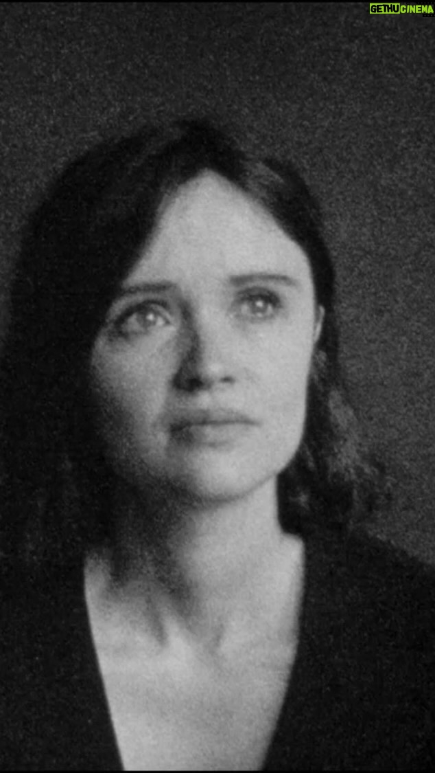 Marilyn Lima - 1.3K Likes - (ENGLISH translation below)
Suite d’une série en cours: le temps d’une bobine Super-8, l’émotion d’un visage à l’écoute d’une chanson qui lui est particulièrement chère.
La comédienne Marilyn Lima a choisi « La bonne étoile » de M.
Il y a deux ans et demi, la sœur de Marilyn, dont elle était très proche, choisissait de partir. Lors de la cérémonie, Marilyn avait choisi de passer cette chanson de M que sa sœur aimait beaucoup. C’est la première fois qu’elle la réécoute vraiment depuis.
Merci Marilyn!
///
One face / One song
Work in progress: capturing emotions of people listening to a special song, during the time of one single Super-8 cartridge.
Actress Marilyn Lima has chosen « La bonne étoile » by French singer Mathieu Chédid, aka M.
Two and a half years ago, Marilyn’s sister decided to leave this world. They were really close. During the funeral, Marilyn played this song, which her sister loved very much. This is the first time Marilyn listens to the song again since the funeral.
Thank you Marilyn!
Transfert: @colorfilmsarchives
Merci Boualem et @jessica__ns 🙏
Et merci @mae_casm 💇🏻♀️ 💄
#workinprogress
#marilynlima #mathieuchedid #unvisageunechanson #onefaceonesong #super8