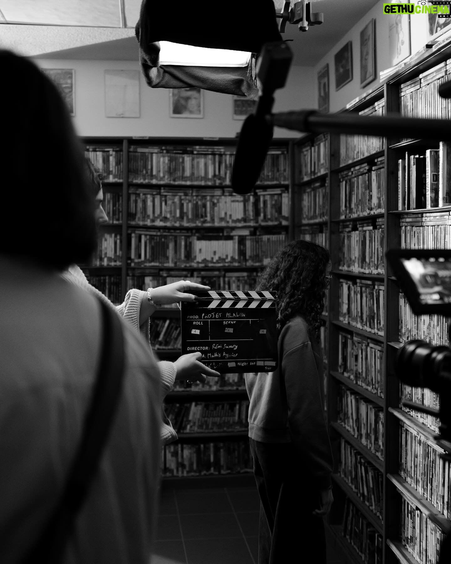 Marilyn Lima - 3 Likes - Le rêve de Maya.
Il a quelques mois j’ai été contacté par l’ @association.aladin33 pour réaliser le rêve d’une jeune fille : “ avoir un rôle dans un film “. Alors j’ai appelé la directrice de l’ @ecoleduseptiemeart et je lui ai proposé mon idée : demander à ses élèves de le réaliser. Ni une ni deux, l’aventure commence ! Les élèves nous proposent des scénarios. Et pas n’importe quel genre.. parce que Maya veut avoir peur !
Le court métrage de @rmisavary retient notre attention et la préparation peut commencer.
Merci à l’ @association.aladin33 , @ecoleduseptiemeart , tous les élèves et @marvin_sbz pour les sublimes photos.
Maya, petit soleil dans mon cœur ✨