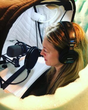 Marin Ireland Instagram - My panorama-era closet audiobook recording booth. And my engineer. First full book I recorded here was the masterpiece Leave The World Behind by @rumaanalam. If you know the book, it was...extremely meta. If you don’t, GET INTO IT.
