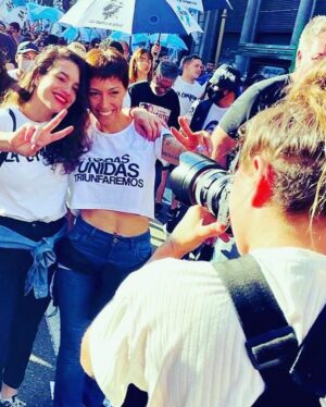 Marina Glezer Instagram - Y el miedo? Que arda. 
Siempre con vos @mayrasolmendoza 💜🇦🇷☀️