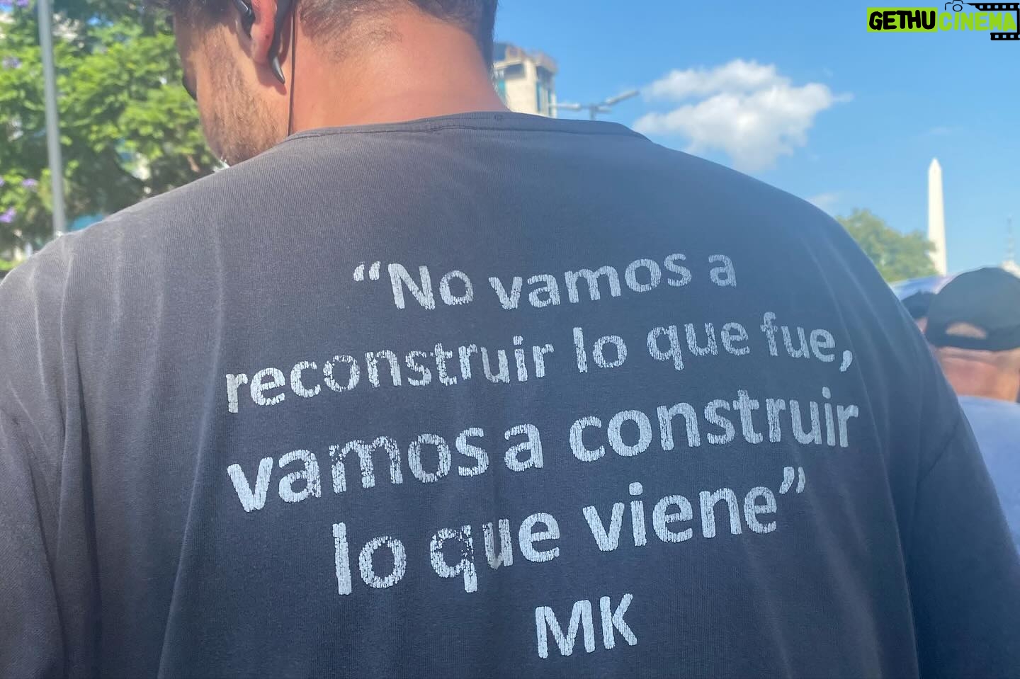 Marina Glezer - 2.2K Likes - No me importa para dónde vas
Yo voy, sin mirar atrƔs
Si te tengo por delante
Cuando quieras caminar
No me importa dónde vas
Quiero ser tu acompaƱante
30 MĆl razones para estar acĆ”.
Gracias @dan.dan.ph šøā„ļø