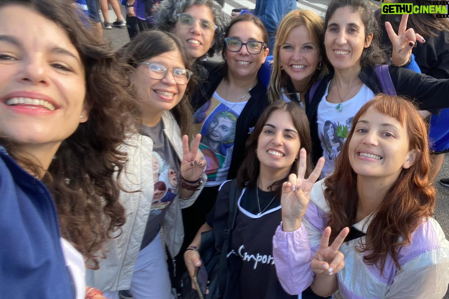 Marina Glezer - 2.2K Likes - No me importa para dónde vas
Yo voy, sin mirar atrƔs
Si te tengo por delante
Cuando quieras caminar
No me importa dónde vas
Quiero ser tu acompaƱante
30 MĆl razones para estar acĆ”.
Gracias @dan.dan.ph šøā„ļø
