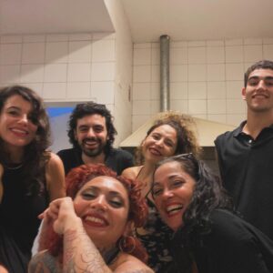 Marina Glezer Instagram - Gracias 🤩 @pj.ciudad especialmente @villanuevaruben  @luca.moran @julietamasoch @kukirod y huevo.

1 y 2- foto de @aldicotens 🦄

3- La cachivache Orquesta (la banda es el otro) @lacachivacheriamilonga en la @milongajusticialista 

4- mis amigos @benzere72 y @albertoammann 

5- Somos colectivos como los pingüinos
así CONSTRUIMOS sin mandonear a nadie, 
ningunear a nadie, maltratar a nadie, ni jetonear. Los amo. Se es dirigente cuando se ORGANIZA a la gente. 🐧🫶🏻