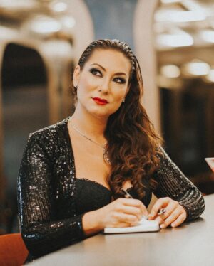 Marina Heredia Instagram - Os dejo con algunas fotos más de ese día con M.MU ‘The Luxury Magazine of Andalucia’

Localización: Seda Club Hotel - @sedaclubhotel
Joyas: 	Miguel Muñoz - @miguelmunozjoyeros
Montblanc Granada - @montblancgranada
Estilismo: V.O. Versión Original - @v.o.granada
Peluquería & Maquillaje: 
Artemisa Artemisa Make-up School - @artemisalicia
@evelyn_makeupglam 
Fotografía: Iuliana Dragoi - @iuliana_dragoi_fotografia