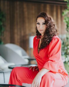 Marina Heredia Instagram - Os dejo con algunas fotos más de ese día con M.MU ‘The Luxury Magazine of Andalucia’

Localización: Seda Club Hotel - @sedaclubhotel
Joyas: 	Miguel Muñoz - @miguelmunozjoyeros
Montblanc Granada - @montblancgranada
Estilismo: V.O. Versión Original - @v.o.granada
Peluquería & Maquillaje: 
Artemisa Artemisa Make-up School - @artemisalicia
@evelyn_makeupglam 
Fotografía: Iuliana Dragoi - @iuliana_dragoi_fotografia