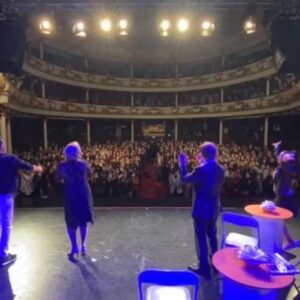 Marina Mota Instagram - Obrigada Porto ❤️
Esperamos por vocês para nos despedirmos na próxima semana
25,26 e 27 de Março
@teatro_sa_da_bandeira @erikamotacunha_oficial
@marisacarvalho86 @ruipintodesa @nunnopires @wowhertzep
@clubefasmarinamota @vilagale
Até lá.... Aquele beijo 💋
#teatro #sorrisos #aculturaesegura