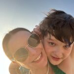 Marina Aleksandrova Instagram - Мама -самая тяжелая работа в Мире, но самая приятная! Эти каникулы только мои, не без сложностей, конечно, но с открытиями… А отель @coracoramaldives помогал мне быть прилежной мамой, расскажу несколько секретов: здесь есть спа и я могла сбежать на массаж, мои нервы были в полном порядке, система «всё включено» и я не мучилась, кто и что будет есть, мы попробовали все виды мороженого, если быть честной, но и все бургеры и пиццы, ладно, и экзотические фрукты и «плавающий завтрак», похудеть нам вряд ли удастся, но мы много плавали, здесь необыкновенный подводный мир, мы изведали дно морское и встретились с акулой-посмотрели страху в глаза, правда, мы уже были на берегу. Еще велосипеды, настольный футбол, теннис, бильярд добавили дух соревнования в наши каникулы! Теперь в нашем семейном путеводители есть новая точка - Мальдивы! А вы пишите путеводители для будущих внуков? ))) Спасибо, @coracoramaldives ! #нашфевраль #фотоальбомдлявнуков #maldives