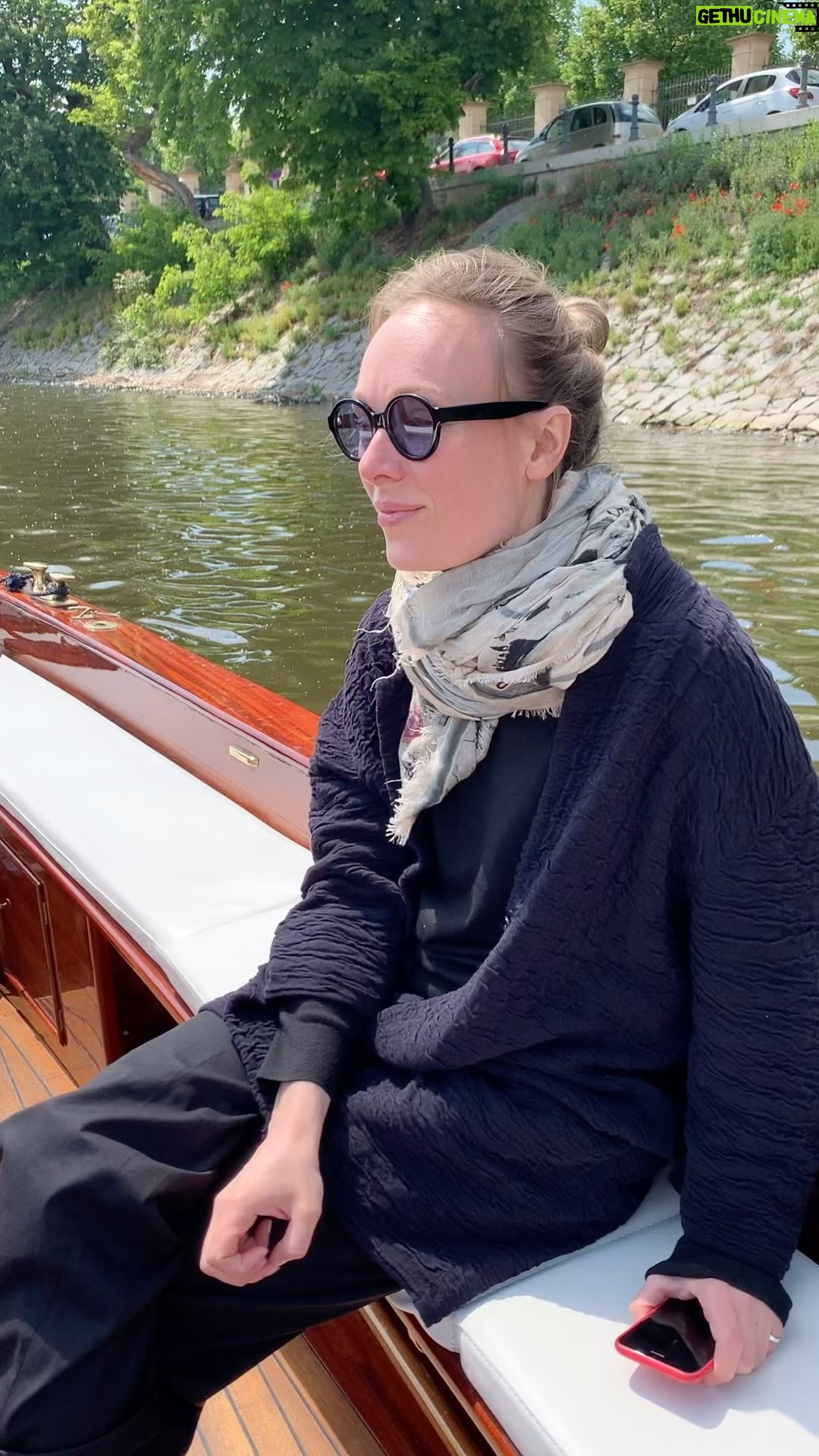 Marina Aleksandrova Instagram - С тобой мы смеемся, как ни с кем другим, танцуем до последних сил и умеем обсуждать всё на свете. Желаю совместных путешествий и приятных удивлений, как тогда в Праге… Творчества, счастья, здоровья и любви…и я тебе прощаю все опоздания на свете, даже на праздничный завтрак! Мы-девы с @sokolovskaiayanina ждем тебя, как условились! @olgalomonosovaa , С Днем Рождения!!!