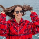 Marina Aleksandrova Instagram - *** ПроЧувствовать любовь своего друга к Симонетте Веспуччи сумел Боттичелли, это чувство запечатлел он в каждой женщине в его полотнах. ПроЧувствовать природу умел Паустовский, подсматривая за людьми , он соединял их в своих рассказах. ПроЧувствовать музыку смог Рахманинов, ловя ноты в воздухе и перекладывая во вторую Симфонию…ПроЧувствовать моё настроение смогла фотограф @mashersochi , поймав ветер в волосах и беззаботность в мыслях…Из маленьких удовольствий состоит большая жизнь! Цените, ловите и творите! #сочи