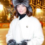Marina Aleksandrova Instagram - Жизнь в движении, @fond_zhiznvdvizhenii , это доказывает, вчера удивлялась, радовалась и каталась на катке вместе с ребятами, с которыми фонд сотрудничает уже много лет. Наслаждались вместе зимой и катком! #жизньвдвижении