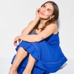 Marina Bastarache Instagram – LAUNCH DAY 🥳

Jeudi 21 mars, jour où ma première collection de chaussures voit le jour. Accompagnée d’une entreprise familiale centenaire d’ici,  c’est avec toute ma fierté que je vous dévoile ces 11 chaussures et 6 sacs disponibles chez @chaussuresyellow . J’espère qu’ils vous plairont autant que nous avons eu du plaisir à les imaginer, les travailler et enfin à vous les présenter.

Les mots d’ordre sont:
– Everyday look
– JEANS JEANS JEANS
– Cute
– Abordable
– Confort avant tout

Utilisez MARINA15 qui vous donne 15% off jusqu’au 4 avril. Je vous le dis, ces items sont WOW! (Et sont offerts aux prix de 29.99$ à 54.99$, une vraie blague I know!)

Merci d’avance à vous pour vos achats qui font rayonner une fille d’ici et une entreprise d’ici xox