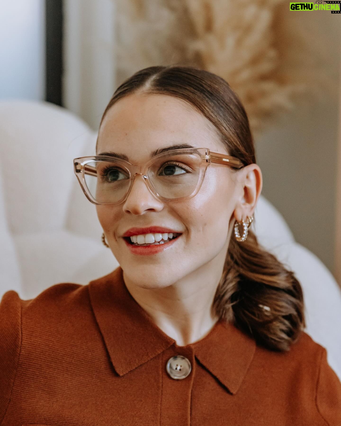 Marina Bastarache Instagram - Nouvelles montures🤓 Les plus belles que j’ai jamais eu. J’aurais pris le magasin au complet, tellement tout était beau. Disponibles chez New Look @newlook.ca #produitsreçus