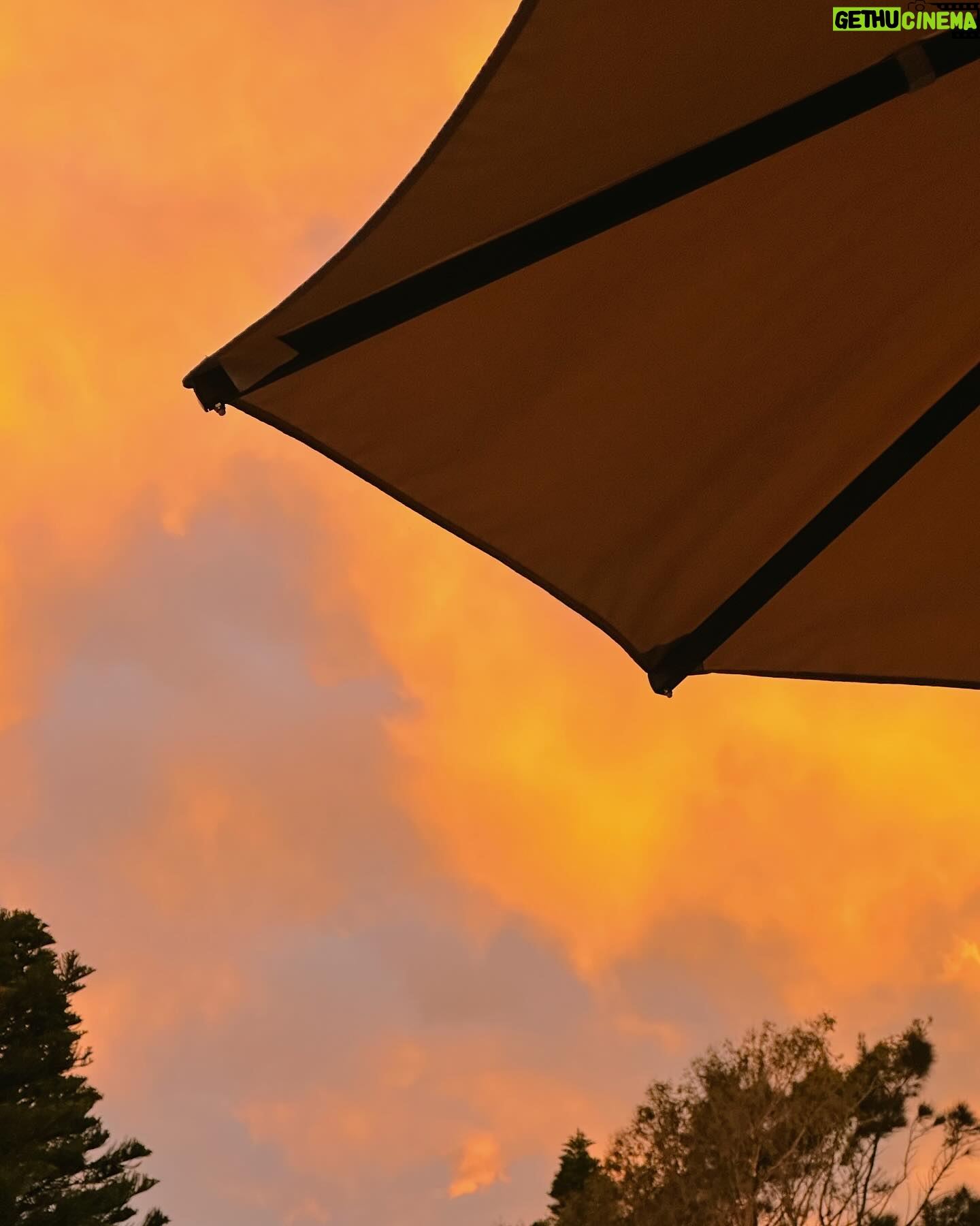 Marina Bastarache Instagram - Mon top 10 à Sydney Australie ✈️ * Profiter de maman * Enfin voir la fameuse Bondi Beach * Voyager dans le luxe de la premiére classs avec @aircanada * Me reposer au soleil en plein mois de décembre * Admirer les plus beaux coucher de soleil * Être témoin du grandiose Opéra de Sydney * Bien manger all day err day * Apporter maman avec moi, le plus loin qu’elle ne soit jamais aller * Découvrir la beauté de la nature * Revenir ressourcée @australia @aircanada #ad