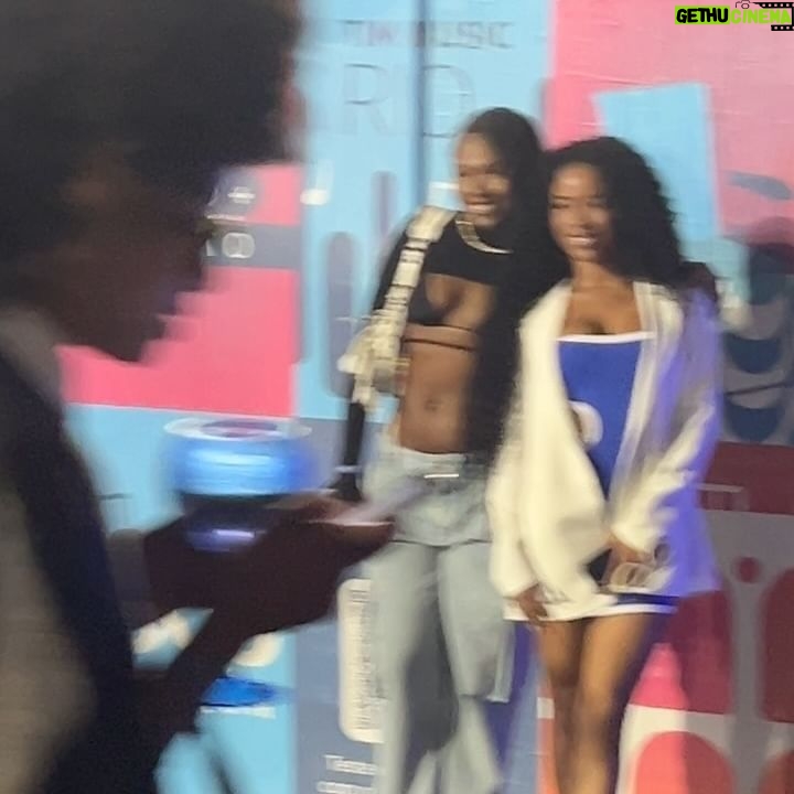 Marina Gregory Instagram - Mais um ano de Tim Music Festival, e foi maravilhoso! O último vídeo foi o entretenimento pós evento kkkkkkk 🫶🏾 Obrigada @timbrasil @novo.traco @sampaio_carol @micheldiamant @cseventos