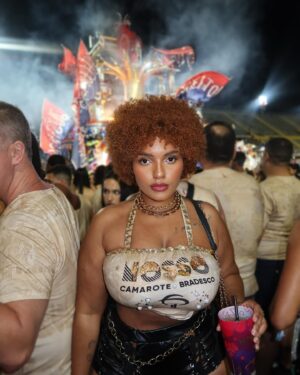 Marina Gregory Instagram - Não tirei uma foto sorrindo. Só fazendo bico haha. 😘
Carnaval/24