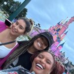Marina Gregory Instagram – Não é dia de tbt, mas dreams come true. 
14 anos atrás eu realizei um sonho: ir à Disney de Orlando e a minha primeira viagem internacional. E agora pude ter o privilégio de reviver um pouco dessa magia na Disney de Paris com minhas amigas 😍✨ #DisneyParis
