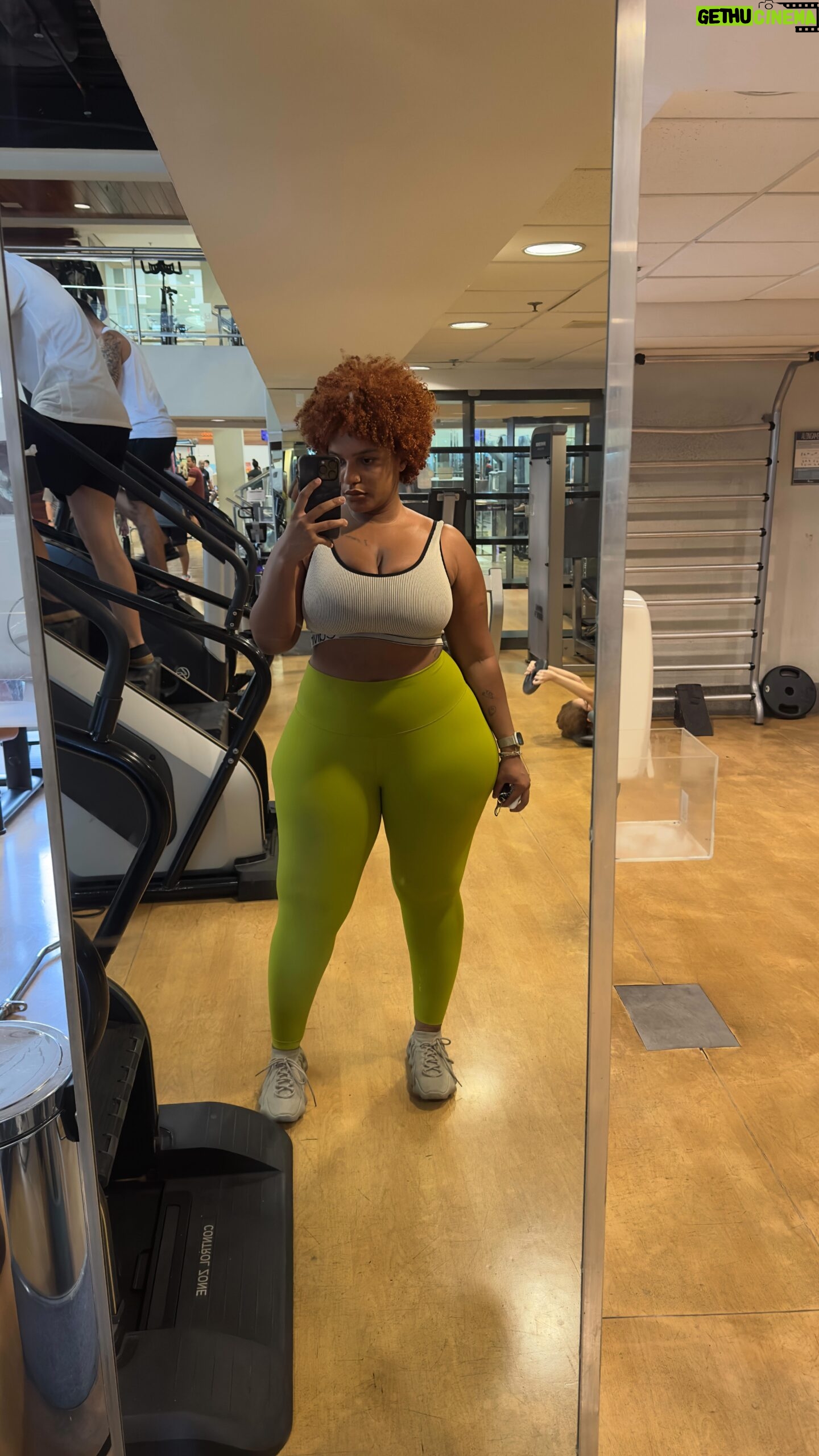 Marina Gregory Instagram - Sabe aquele pós viagem que fica difícil voltar pra sua rotina? Esse pós me pegou demais e eu voltei pra uma vida totalmente sedentária. 😫 Mas agora estamos de volta! E vamos que vamos. 💪🏾 @bt_norteshopping