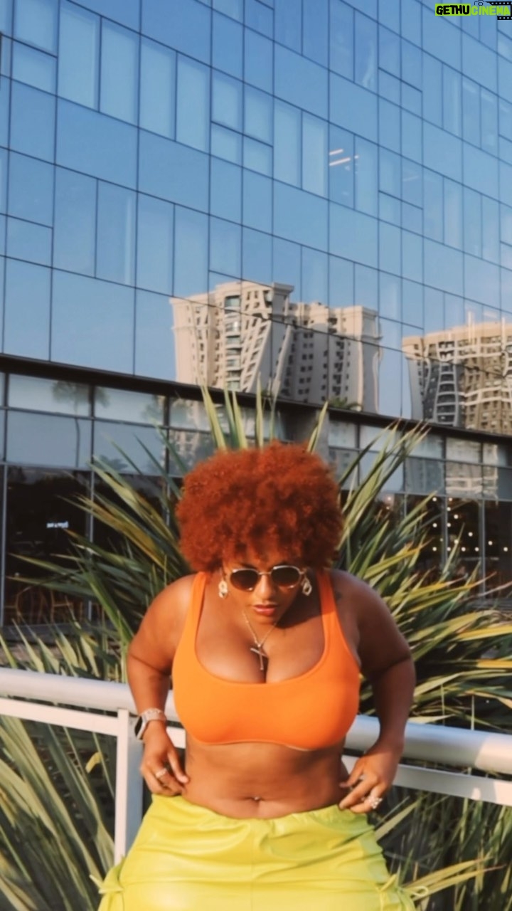 Marina Gregory Instagram - Gente, só eu que tenho dificuldade para criar uma legenda, oi vocês também são assim? Help 😂 @FashionNovaCurve
