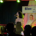 Marina Gregory Instagram - Não conhecia o @bluenoterio , e tive o prazer de ver uma das minhas cantoras favoritas de pertinho. Como faz pra voltar? Que noite maravilhosa! Amei muitooo! Obrigada por tudo @lalihanser e toda a equipe do Blue Note 💃🏾 I love you @raye ❤️