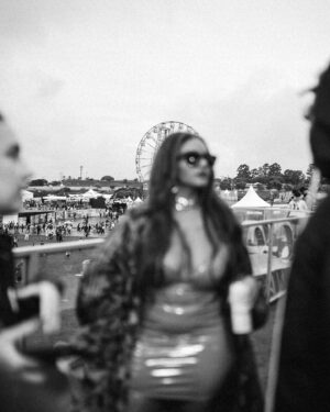 Marina Gregory Instagram - 🇧🇷 L O L L A P A L O O Z A 🇧🇷
Category is FESTIVAL!
Qual foi o lookinho favorito de vocês? Estilo é a minha vibe 🫶🏾
Clicks by: @adrianoreisg 

#LollaBr #Bebacommoderacao  #BudnoLollaBr