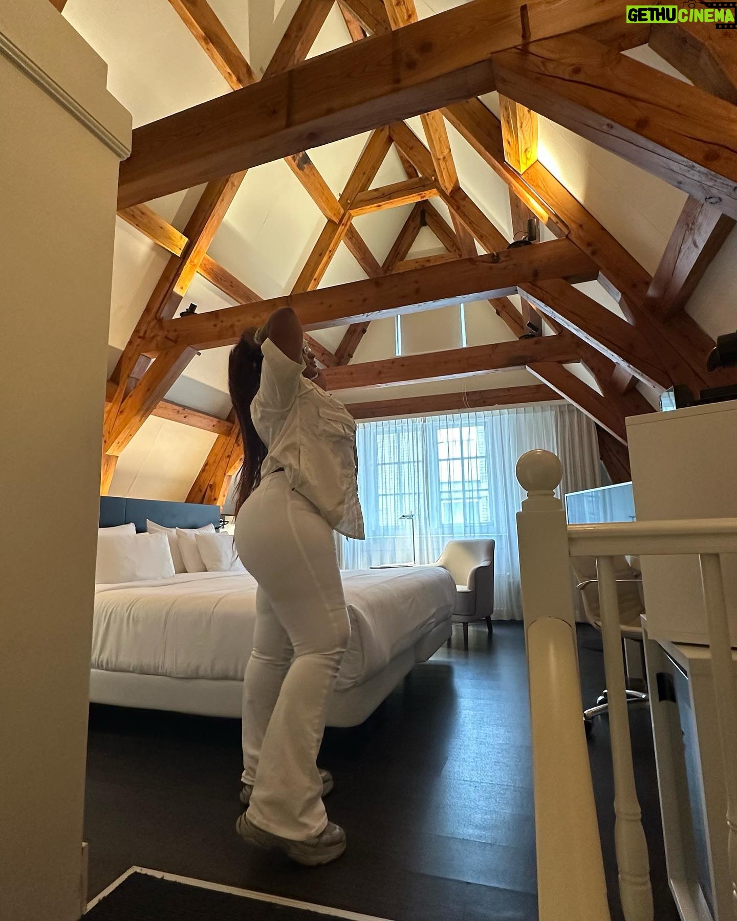Marina Gregory Instagram - I’m just living my goals… - SZA 🥂