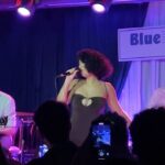 Marina Gregory Instagram - Não conhecia o @bluenoterio , e tive o prazer de ver uma das minhas cantoras favoritas de pertinho. Como faz pra voltar? Que noite maravilhosa! Amei muitooo! Obrigada por tudo @lalihanser e toda a equipe do Blue Note 💃🏾 I love you @raye ❤️