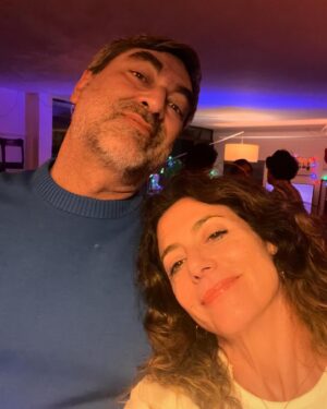 Marina Person Instagram - Eu amo um amigo❤️ 
Naquele dia em que entrei na sala dele pra passar por uma entrevista de emprego (ele era meu ídolo, e meu coração tava disparado), eu não podia imaginar q mais de 30 anos depois eu teria rodado o mundo com ele. Obrigada por fazer parte da minha vida, Fio! Feliz aniversário🎉🎊✨❤️💜🧡