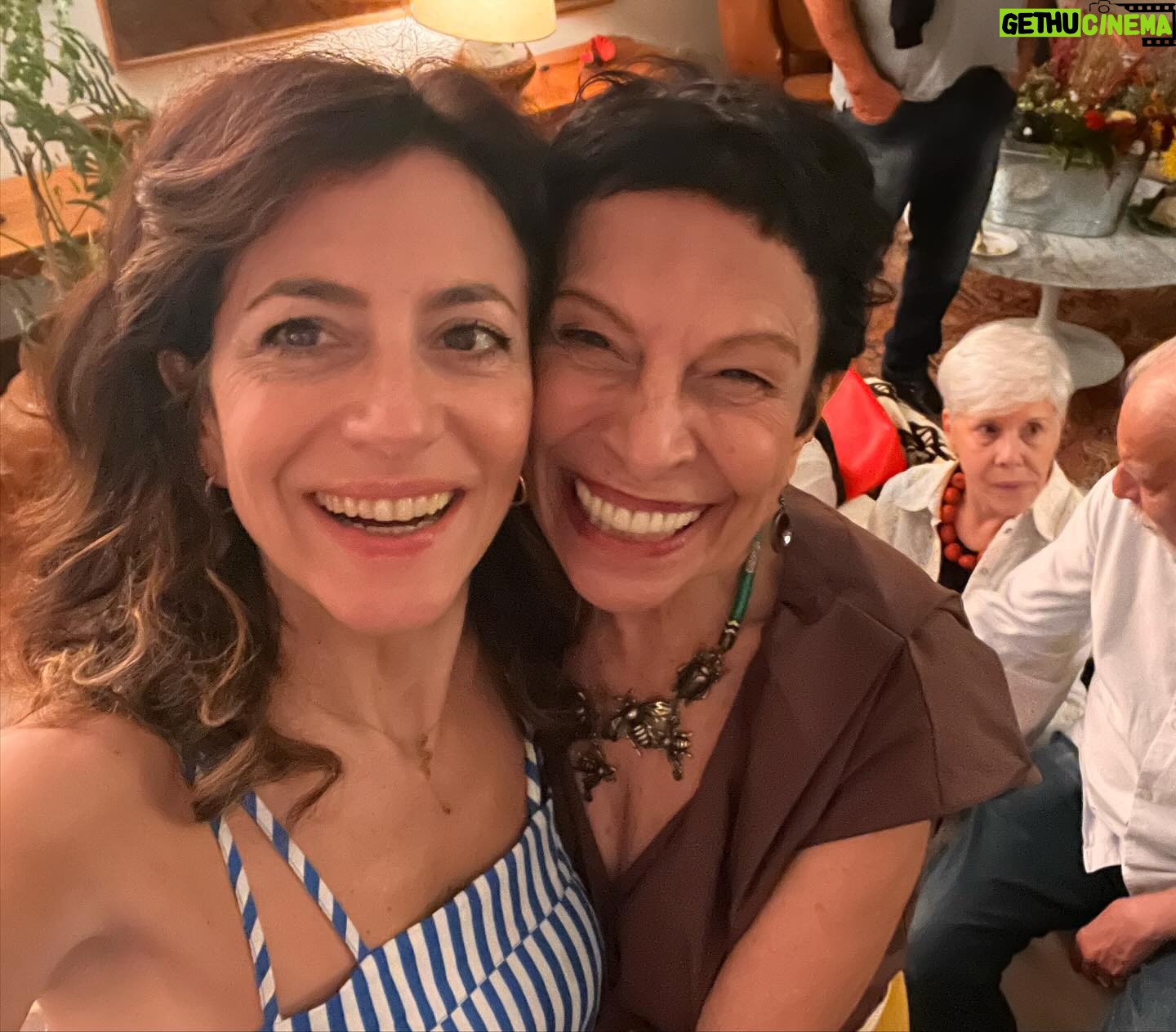 Marina Person Instagram - Hoje é dia dela! Viva minha mãe! Que é mãe também da minha irmã, avó da Aurora e do Ben( na foto ainda na barriga da Domingas). Feliz aniversário, mamys!🎊🎉🥳