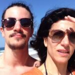 Marina Person Instagram - Aquarianos perdem a data de aniversário dos melhores amigos. Mas, se seu melhor amigo é aquariano, ele não vai ligar, porque ele, afinal, também é aquariano. Enfim. @caiohoro , fiz um resuminho desses dez anos juntos, começando com o primeiro frame da nossa amizade, vc com 17 anos. Feliz ano novo!!🎉🎊🤩❤️🧡💛🩷