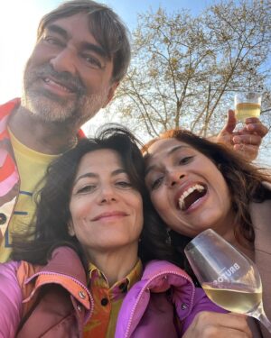 Marina Person Instagram - Eu amo um amigo❤️ 
Naquele dia em que entrei na sala dele pra passar por uma entrevista de emprego (ele era meu ídolo, e meu coração tava disparado), eu não podia imaginar q mais de 30 anos depois eu teria rodado o mundo com ele. Obrigada por fazer parte da minha vida, Fio! Feliz aniversário🎉🎊✨❤️💜🧡